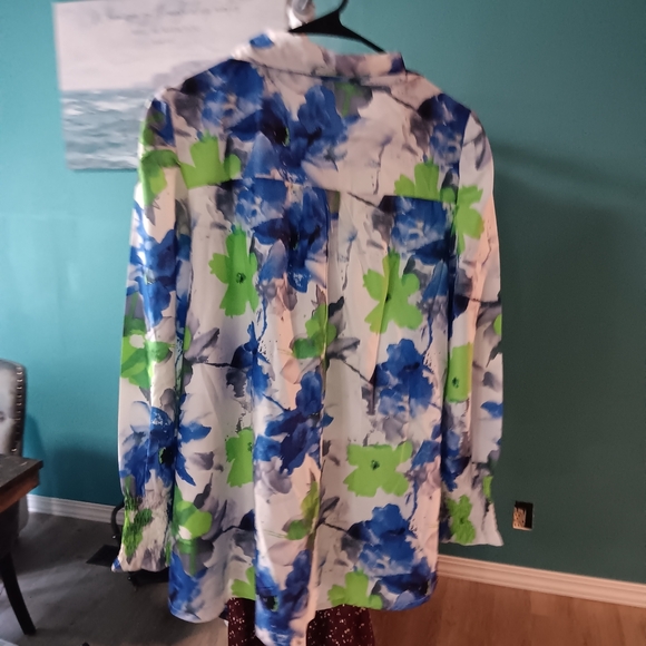 Floral Blue and Green Women's Blouse NWOT - Picture 2 of 2